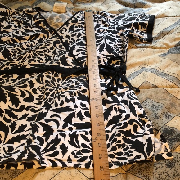 UA Scrubs size xs black and white scrub top - Picture 6 of 8